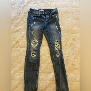 Womens/Juniors Mudd Jeans/ Size 5 Low Rise Skinny/Dark Wash/Distressed